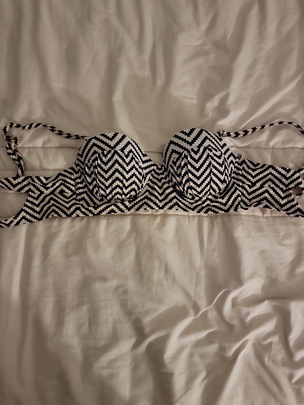 Black & White Chevron Underwire Strapless Bikini Top